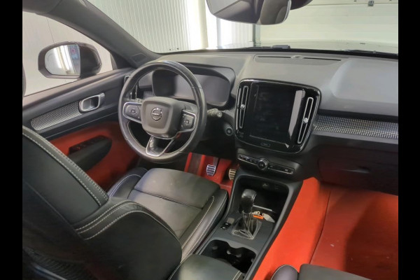 Volvo XC40 1.5 T2 130PK R-Design / Trekhaak / 1/2 Leder / Airco-ecc./ Navigatie / Stoelverwarming / Pdc. / Apk 11-2026