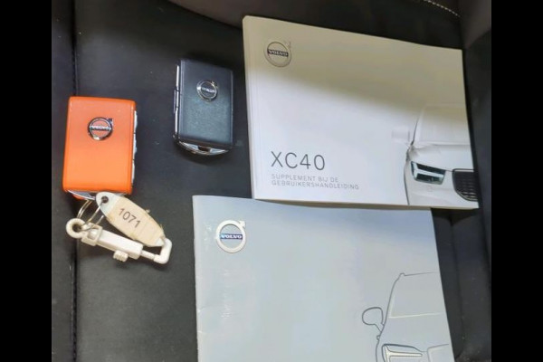 Volvo XC40 1.5 T2 130PK R-Design / Trekhaak / 1/2 Leder / Airco-ecc./ Navigatie / Stoelverwarming / Pdc. / Apk 11-2026