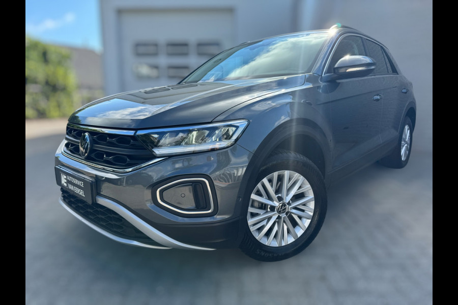 Volkswagen T-Roc 1.0 TSI Life LED / NAVIGATIE / DIGITAL COCKPIT / PARK ASSIST / STOELVERWARMING / 4-SEIZOENENBANDEN