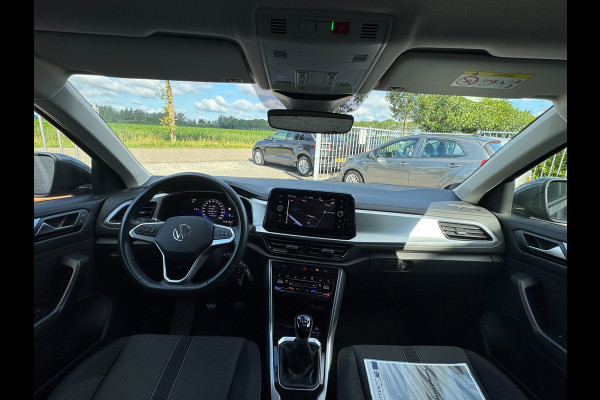 Volkswagen T-Roc 1.0 TSI Life LED / NAVIGATIE / DIGITAL COCKPIT / PARK ASSIST / STOELVERWARMING / 4-SEIZOENENBANDEN