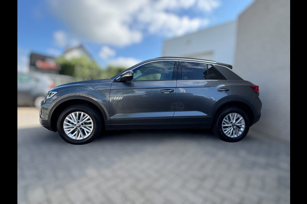 Volkswagen T-Roc 1.0 TSI Life LED / NAVIGATIE / DIGITAL COCKPIT / PARK ASSIST / STOELVERWARMING / 4-SEIZOENENBANDEN