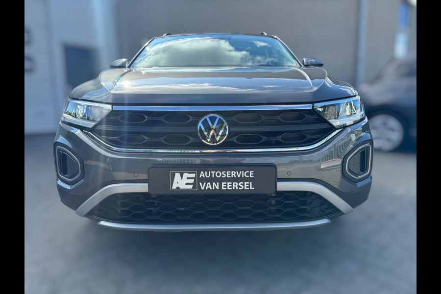 Volkswagen T-Roc 1.0 TSI Life LED / NAVIGATIE / DIGITAL COCKPIT / PARK ASSIST / STOELVERWARMING / 4-SEIZOENENBANDEN