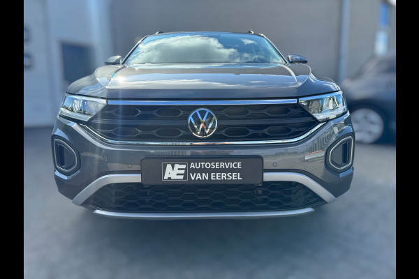 Volkswagen T-Roc 1.0 TSI Life LED / NAVIGATIE / DIGITAL COCKPIT / PARK ASSIST / STOELVERWARMING / 4-SEIZOENENBANDEN