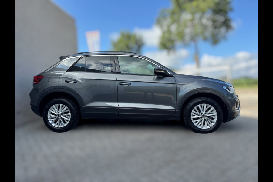 Volkswagen T-Roc 1.0 TSI Life LED / NAVIGATIE / DIGITAL COCKPIT / PARK ASSIST / STOELVERWARMING / 4-SEIZOENENBANDEN