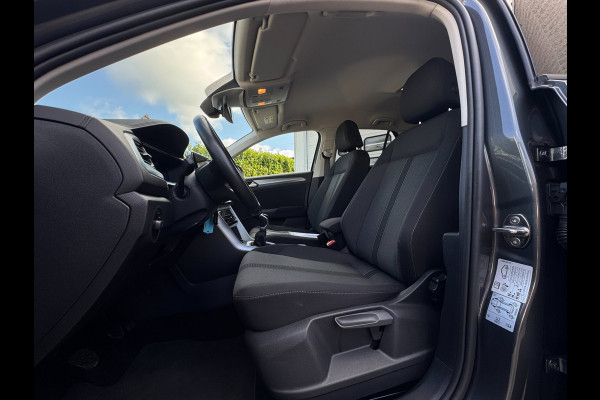 Volkswagen T-Roc 1.0 TSI Life LED / NAVIGATIE / DIGITAL COCKPIT / PARK ASSIST / STOELVERWARMING / 4-SEIZOENENBANDEN
