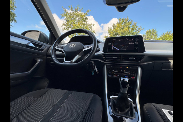 Volkswagen T-Roc 1.0 TSI Life LED / NAVIGATIE / DIGITAL COCKPIT / PARK ASSIST / STOELVERWARMING / 4-SEIZOENENBANDEN