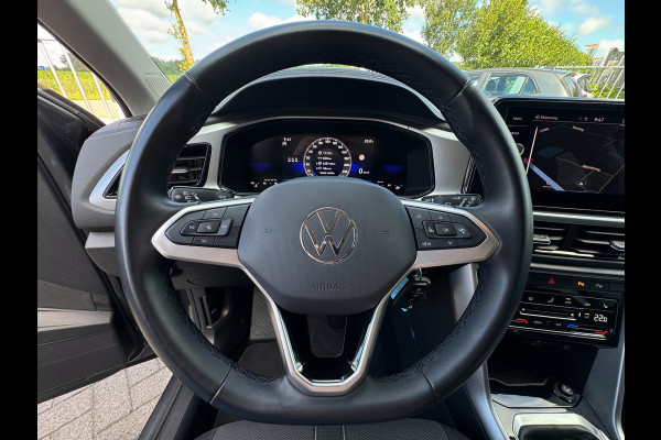 Volkswagen T-Roc 1.0 TSI Life LED / NAVIGATIE / DIGITAL COCKPIT / PARK ASSIST / STOELVERWARMING / 4-SEIZOENENBANDEN