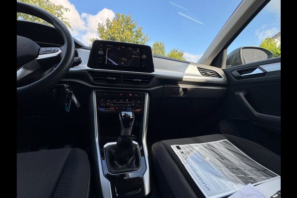 Volkswagen T-Roc 1.0 TSI Life LED / NAVIGATIE / DIGITAL COCKPIT / PARK ASSIST / STOELVERWARMING / 4-SEIZOENENBANDEN