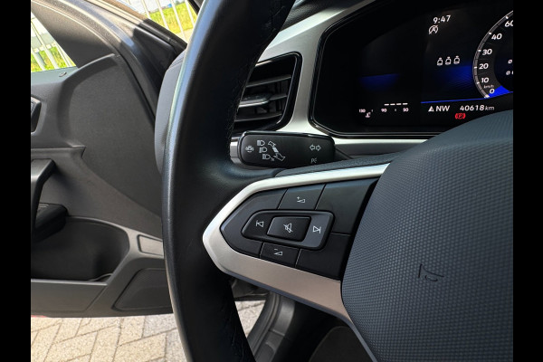 Volkswagen T-Roc 1.0 TSI Life LED / NAVIGATIE / DIGITAL COCKPIT / PARK ASSIST / STOELVERWARMING / 4-SEIZOENENBANDEN