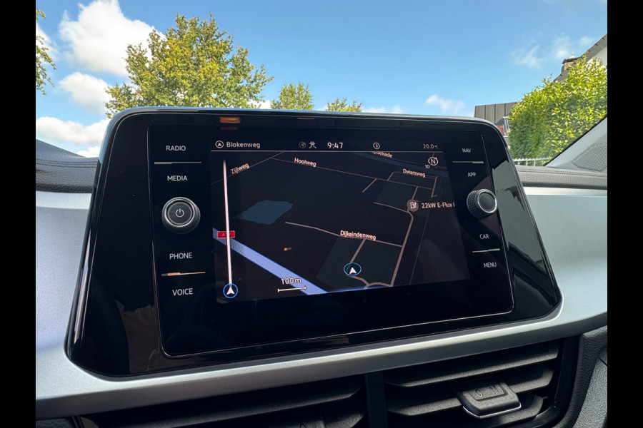 Volkswagen T-Roc 1.0 TSI Life LED / NAVIGATIE / DIGITAL COCKPIT / PARK ASSIST / STOELVERWARMING / 4-SEIZOENENBANDEN