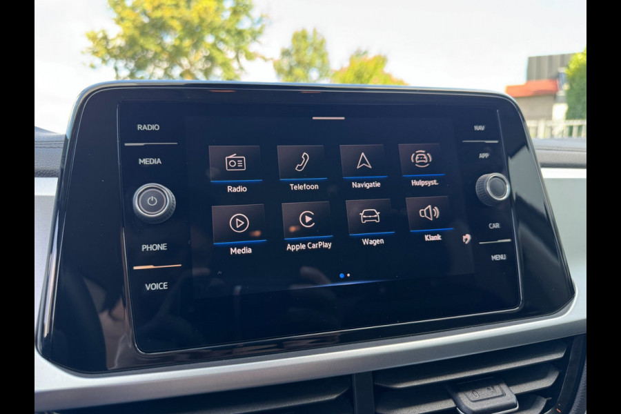 Volkswagen T-Roc 1.0 TSI Life LED / NAVIGATIE / DIGITAL COCKPIT / PARK ASSIST / STOELVERWARMING / 4-SEIZOENENBANDEN