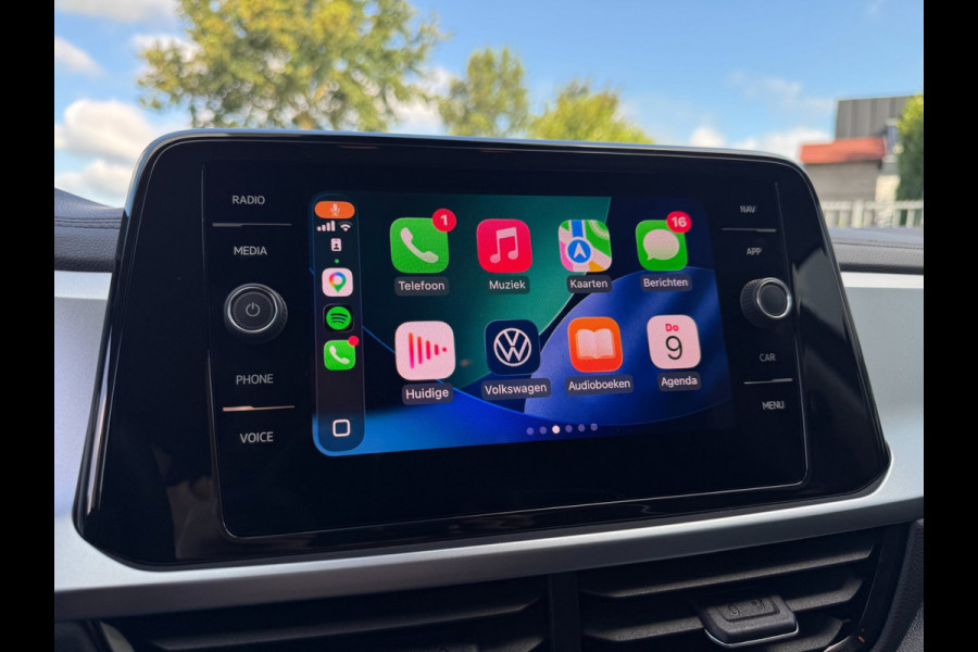 Volkswagen T-Roc 1.0 TSI Life LED / NAVIGATIE / DIGITAL COCKPIT / PARK ASSIST / STOELVERWARMING / 4-SEIZOENENBANDEN