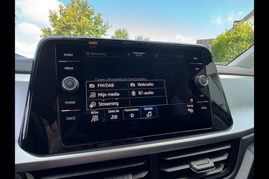 Volkswagen T-Roc 1.0 TSI Life LED / NAVIGATIE / DIGITAL COCKPIT / PARK ASSIST / STOELVERWARMING / 4-SEIZOENENBANDEN