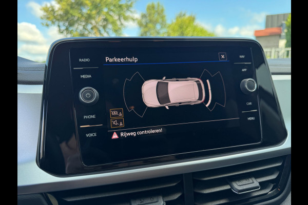 Volkswagen T-Roc 1.0 TSI Life LED / NAVIGATIE / DIGITAL COCKPIT / PARK ASSIST / STOELVERWARMING / 4-SEIZOENENBANDEN