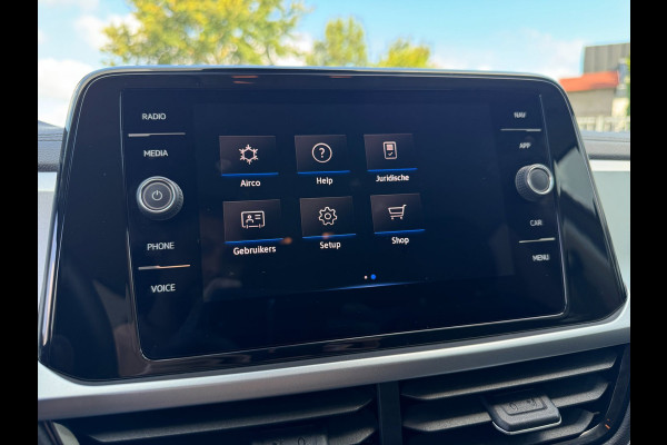 Volkswagen T-Roc 1.0 TSI Life LED / NAVIGATIE / DIGITAL COCKPIT / PARK ASSIST / STOELVERWARMING / 4-SEIZOENENBANDEN