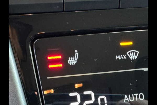 Volkswagen T-Roc 1.0 TSI Life LED / NAVIGATIE / DIGITAL COCKPIT / PARK ASSIST / STOELVERWARMING / 4-SEIZOENENBANDEN