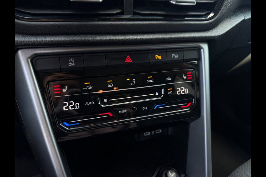 Volkswagen T-Roc 1.0 TSI Life LED / NAVIGATIE / DIGITAL COCKPIT / PARK ASSIST / STOELVERWARMING / 4-SEIZOENENBANDEN