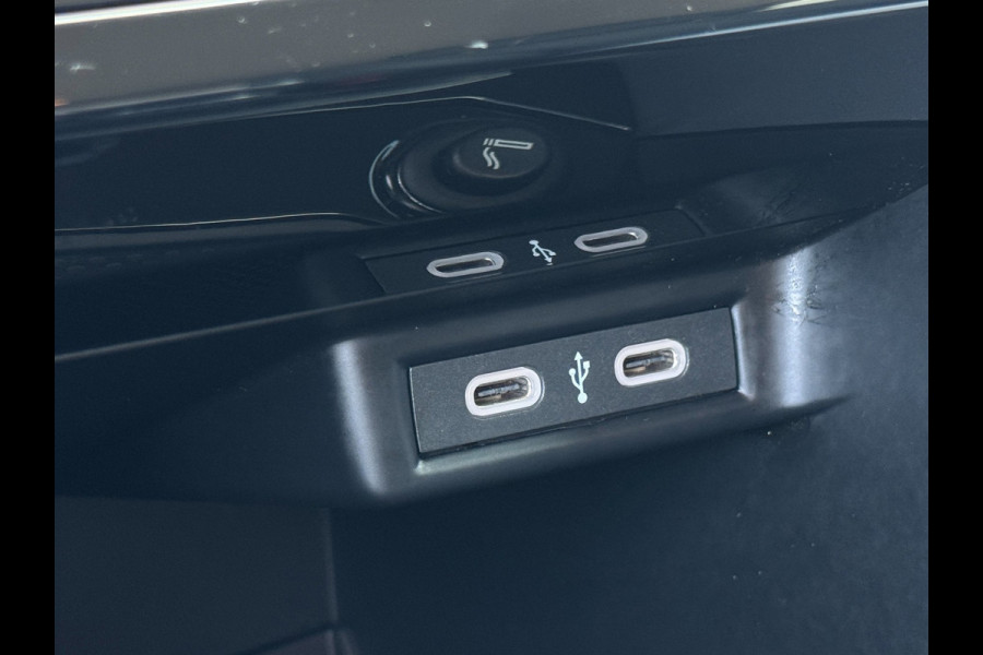 Volkswagen T-Roc 1.0 TSI Life LED / NAVIGATIE / DIGITAL COCKPIT / PARK ASSIST / STOELVERWARMING / 4-SEIZOENENBANDEN