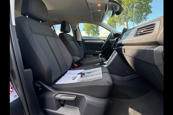 Volkswagen T-Roc 1.0 TSI Life LED / NAVIGATIE / DIGITAL COCKPIT / PARK ASSIST / STOELVERWARMING / 4-SEIZOENENBANDEN