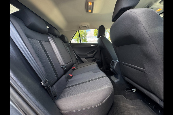 Volkswagen T-Roc 1.0 TSI Life LED / NAVIGATIE / DIGITAL COCKPIT / PARK ASSIST / STOELVERWARMING / 4-SEIZOENENBANDEN