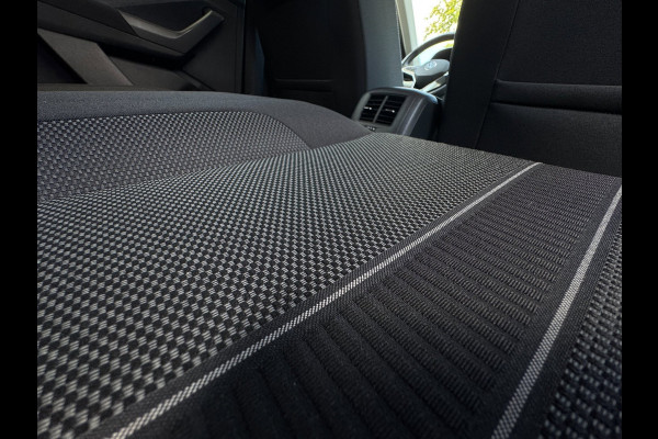 Volkswagen T-Roc 1.0 TSI Life LED / NAVIGATIE / DIGITAL COCKPIT / PARK ASSIST / STOELVERWARMING / 4-SEIZOENENBANDEN