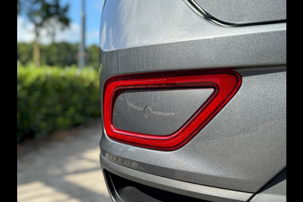 Volkswagen T-Roc 1.0 TSI Life LED / NAVIGATIE / DIGITAL COCKPIT / PARK ASSIST / STOELVERWARMING / 4-SEIZOENENBANDEN