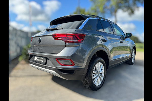 Volkswagen T-Roc 1.0 TSI Life LED / NAVIGATIE / DIGITAL COCKPIT / PARK ASSIST / STOELVERWARMING / 4-SEIZOENENBANDEN