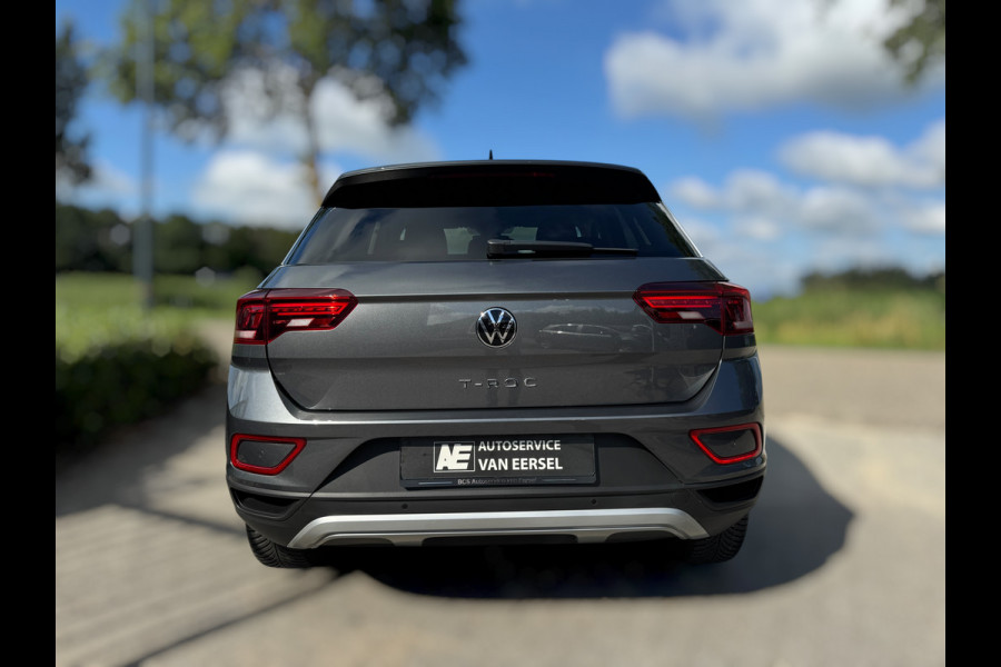 Volkswagen T-Roc 1.0 TSI Life LED / NAVIGATIE / DIGITAL COCKPIT / PARK ASSIST / STOELVERWARMING / 4-SEIZOENENBANDEN