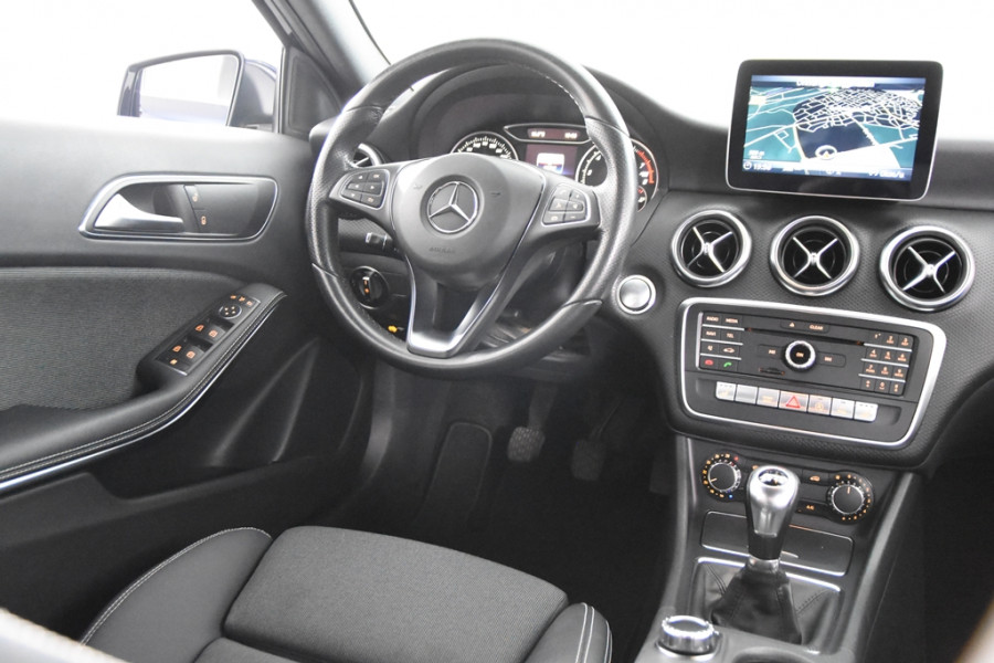 Mercedes-Benz A-Klasse 180 AMG-Line Ambiente *Navi*Stoelverwarming*