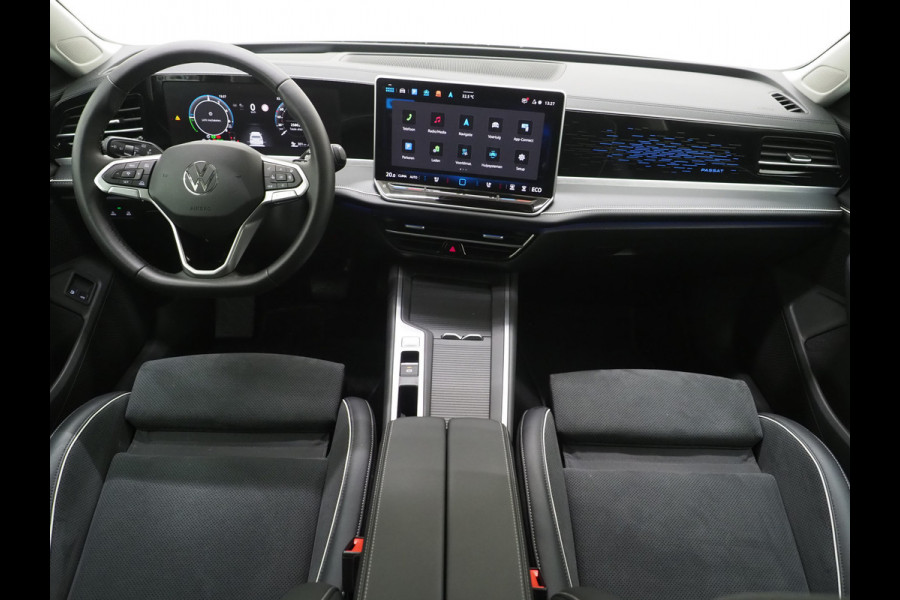Volkswagen Passat Variant 1.5 eHybrid 204PK | Leder/Alcantara | Massage | Stoelkoeling | Trekhaak | HUD | 360 | Keyless