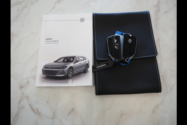Volkswagen Passat Variant 1.5 eHybrid 204PK | Leder/Alcantara | Massage | Stoelkoeling | Trekhaak | HUD | 360 | Keyless