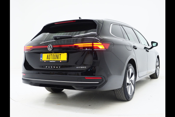 Volkswagen Passat Variant 1.5 eHybrid 204PK | Leder/Alcantara | Massage | Stoelkoeling | Trekhaak | HUD | 360 | Keyless