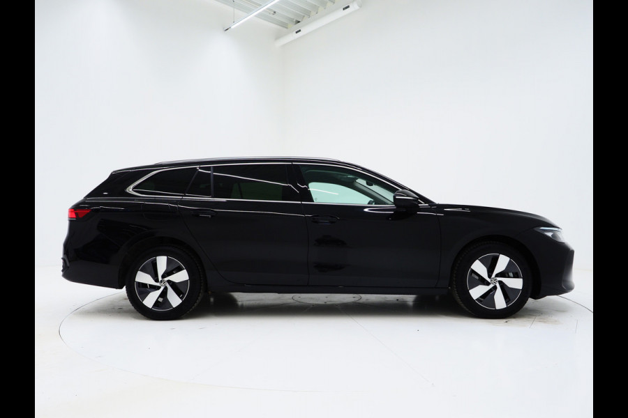 Volkswagen Passat Variant 1.5 eHybrid 204PK | Leder/Alcantara | Massage | Stoelkoeling | Trekhaak | HUD | 360 | Keyless