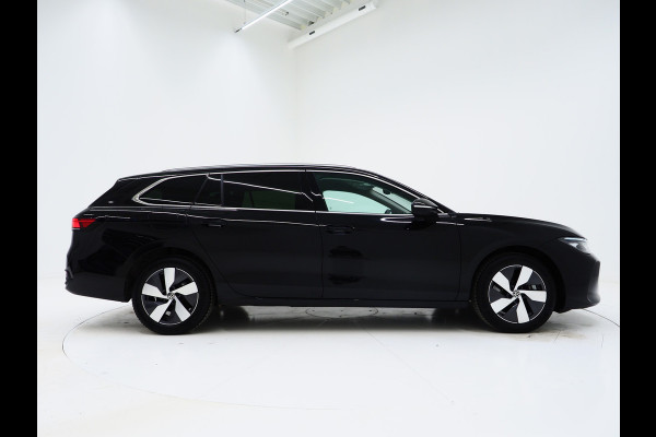 Volkswagen Passat Variant 1.5 eHybrid 204PK | Leder/Alcantara | Massage | Stoelkoeling | Trekhaak | HUD | 360 | Keyless