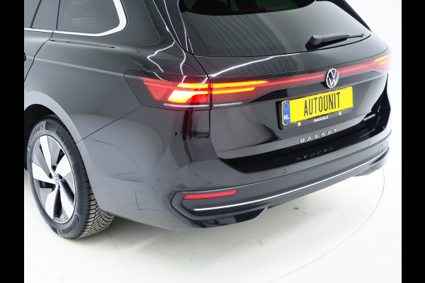 Volkswagen Passat Variant 1.5 eHybrid 204PK | Leder/Alcantara | Massage | Stoelkoeling | Trekhaak | HUD | 360 | Keyless
