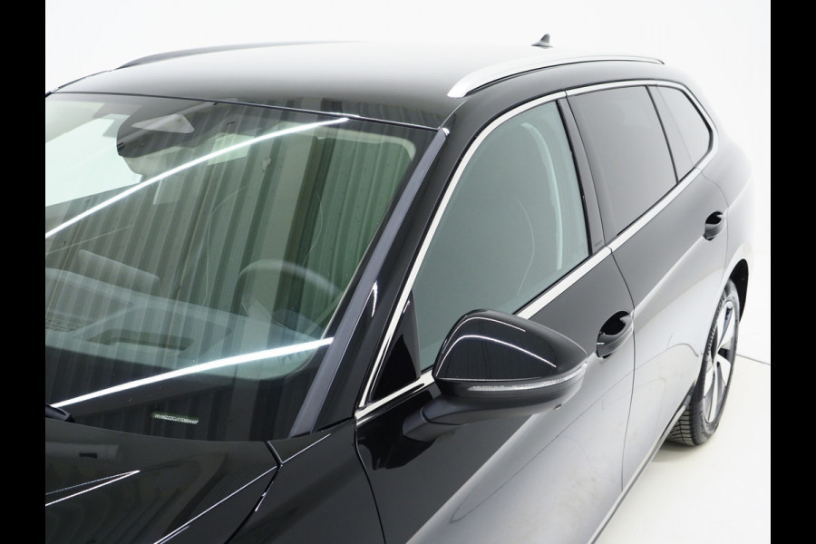 Volkswagen Passat Variant 1.5 eHybrid 204PK | Leder/Alcantara | Massage | Stoelkoeling | Trekhaak | HUD | 360 | Keyless