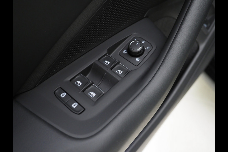 Volkswagen Passat Variant 1.5 eHybrid 204PK | Leder/Alcantara | Massage | Stoelkoeling | Trekhaak | HUD | 360 | Keyless