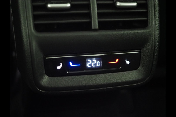 Volkswagen Passat Variant 1.5 eHybrid 204PK | Leder/Alcantara | Massage | Stoelkoeling | Trekhaak | HUD | 360 | Keyless