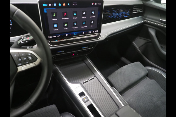 Volkswagen Passat Variant 1.5 eHybrid 204PK | Leder/Alcantara | Massage | Stoelkoeling | Trekhaak | HUD | 360 | Keyless