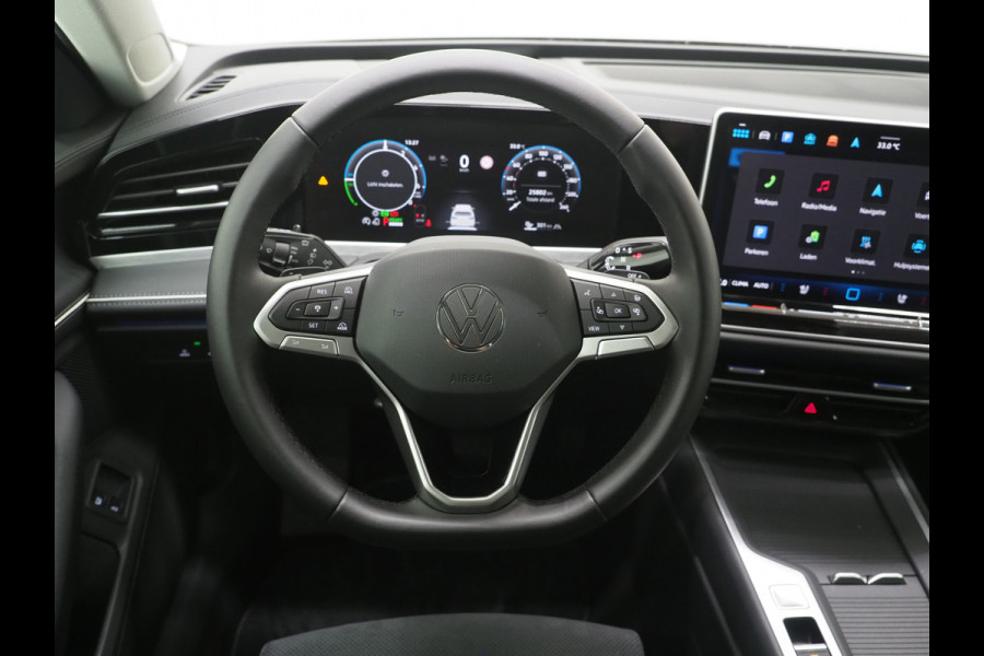 Volkswagen Passat Variant 1.5 eHybrid 204PK | Leder/Alcantara | Massage | Stoelkoeling | Trekhaak | HUD | 360 | Keyless