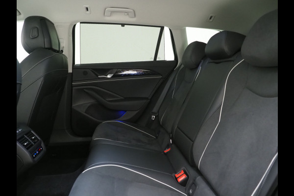 Volkswagen Passat Variant 1.5 eHybrid 204PK | Leder/Alcantara | Massage | Stoelkoeling | Trekhaak | HUD | 360 | Keyless