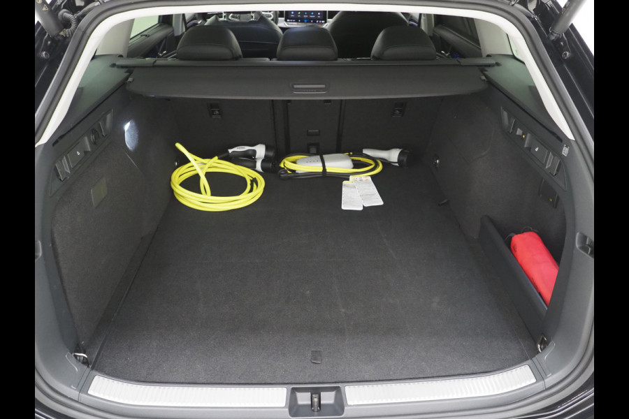 Volkswagen Passat Variant 1.5 eHybrid 204PK | Leder/Alcantara | Massage | Stoelkoeling | Trekhaak | HUD | 360 | Keyless