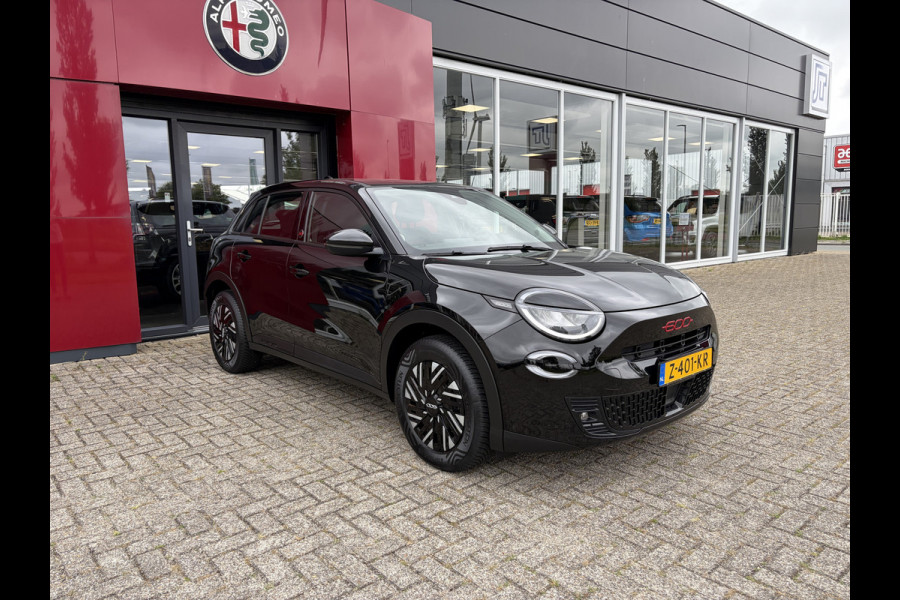 Fiat 600E RED 54 kWh | Apple/Android CarPlay | Parkeersensoren