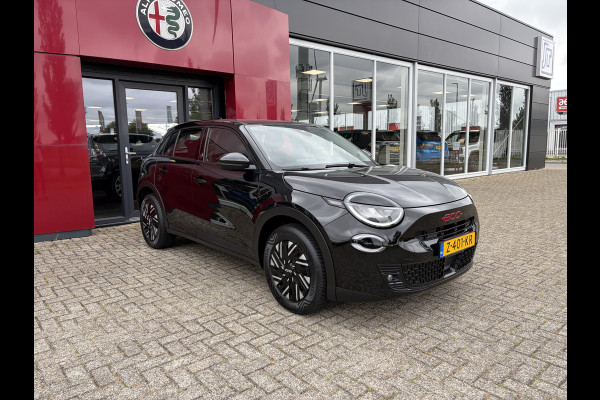 Fiat 600E RED 54 kWh | Apple/Android CarPlay | Parkeersensoren