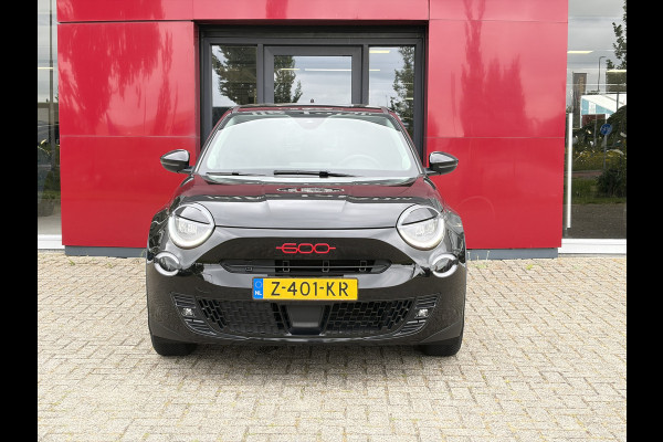 Fiat 600E RED 54 kWh | Apple/Android CarPlay | Parkeersensoren