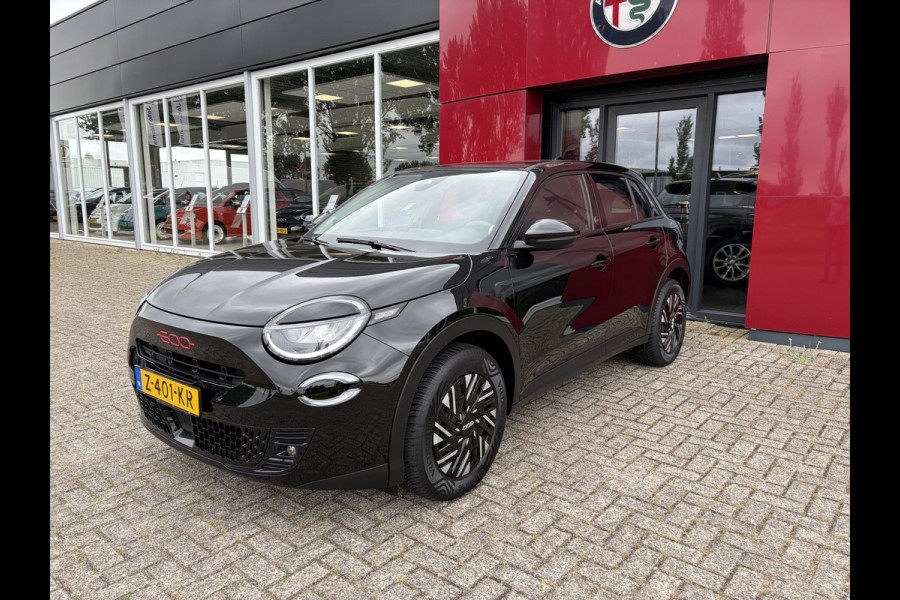 Fiat 600E RED 54 kWh | Apple/Android CarPlay | Parkeersensoren
