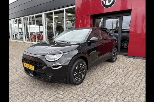 Fiat 600E RED 54 kWh | Apple/Android CarPlay | Parkeersensoren