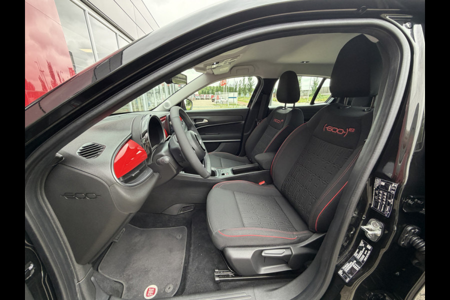 Fiat 600E RED 54 kWh | Apple/Android CarPlay | Parkeersensoren
