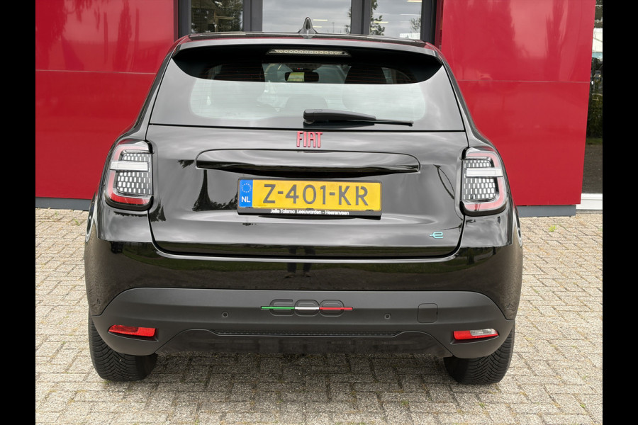 Fiat 600E RED 54 kWh | Apple/Android CarPlay | Parkeersensoren