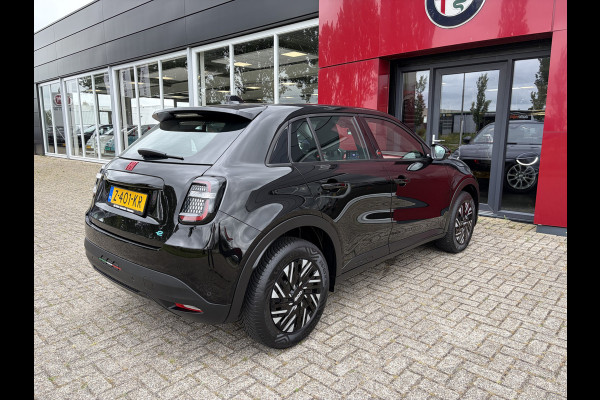 Fiat 600E RED 54 kWh | Apple/Android CarPlay | Parkeersensoren